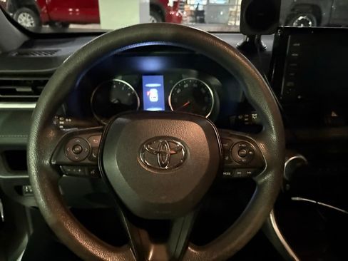 Used 2021 Toyota RAV4 LE w/ Carpet Mat Package (TMS) image 10