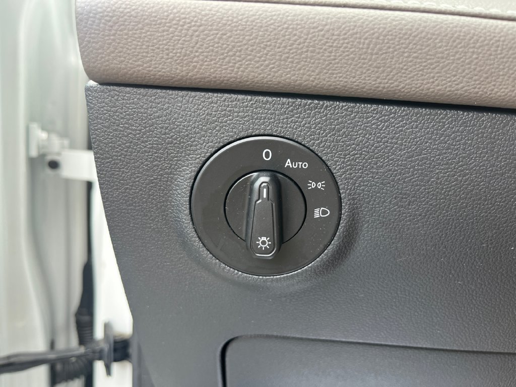 Used 2024 Volkswagen Taos SEL AWD/4WD image 25