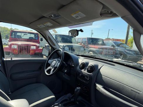 Used 2007 Jeep Liberty Sport AWD/4WD image 16