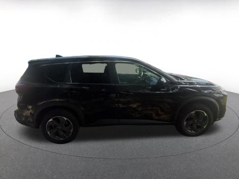 Used 2025 Nissan Rogue SV FWD image 16