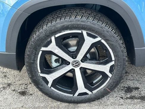 New 2026 Volkswagen Taos SEL image 10