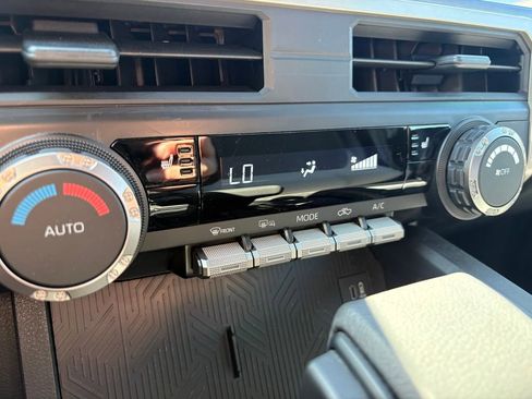 Used 2025 Toyota Tacoma TRD Sport image 30