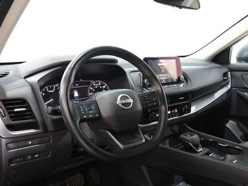 Used 2025 Nissan Rogue SV FWD image 15