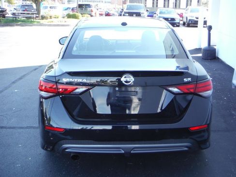 Used 2022 Nissan Sentra SR w/ SR Premium Package FWD image 8