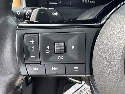 Used 2022 Nissan Rogue Platinum w/ Head-Up Display Package image 24