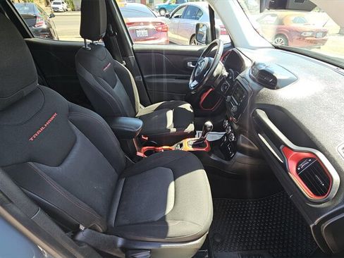 Used 2017 Jeep Renegade Trailhawk image 5