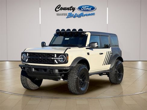New 2025 Ford Bronco Badlands image 2
