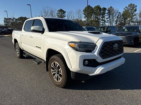 Used 2023 Toyota Tacoma TRD Sport image 2
