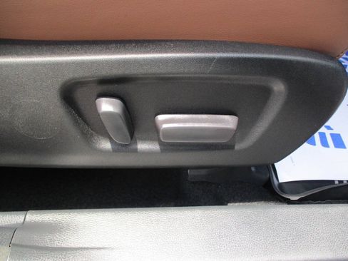 Used 2018 Toyota Highlander Limited FWD image 36