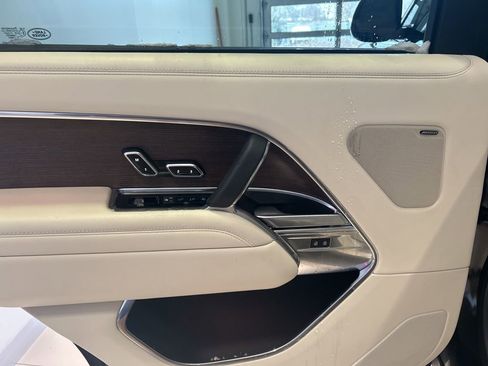 Used 2024 Land Rover Range Rover Long Wheelbase SE image 14