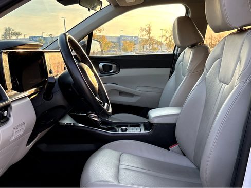 Used 2022 Kia Sorento S image 12