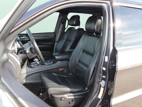 Used 2018 Jeep Grand Cherokee Limited image 14