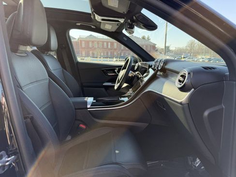 Used 2025 Mercedes-Benz GLC 300 4MATIC image 28