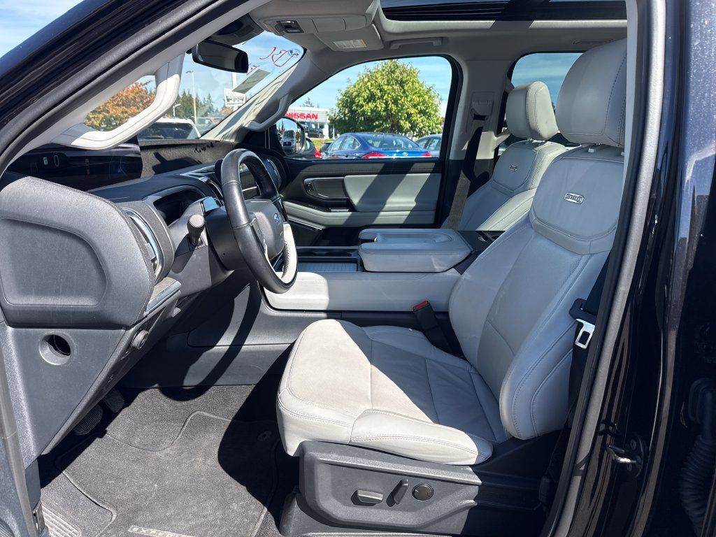 Used 2025 Ford Expedition Platinum AWD/4WD image 5