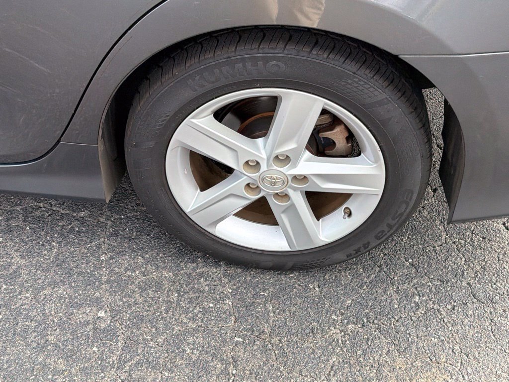 Used 2014 Toyota Camry SE FWD image 26