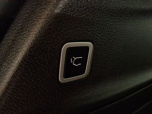 Used 2024 Chrysler Pacifica Select image 28