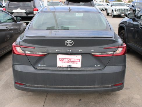 Used 2025 Toyota Camry LE w/ Convenience Package FWD image 8