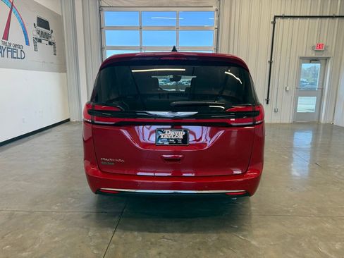 New 2026 Chrysler Pacifica Select FWD image 6