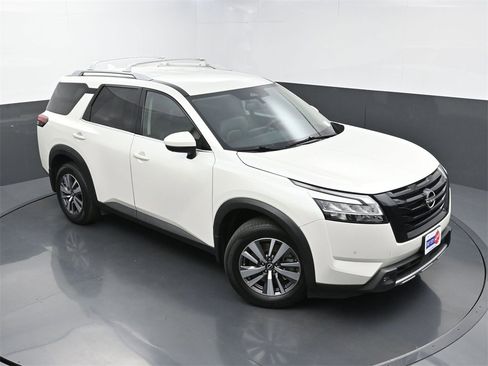 Used 2022 Nissan Pathfinder SL w/ SL Black Package image 34