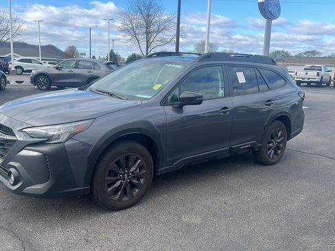 Used 2025 Subaru Outback Onyx Edition AWD/4WD image 12