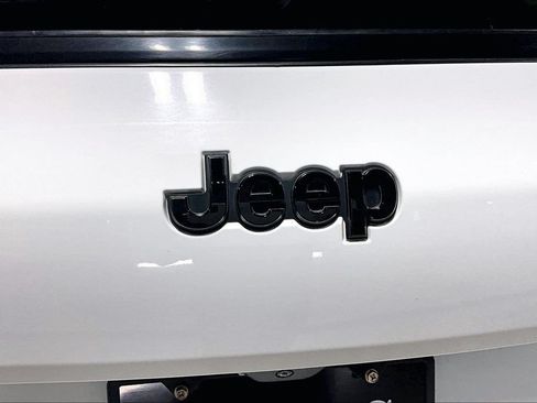 Used 2024 Jeep Grand Cherokee L Altitude AWD/4WD image 41