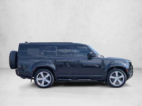 Used 2023 Land Rover Defender 130 X-Dynamic SE AWD/4WD image 4