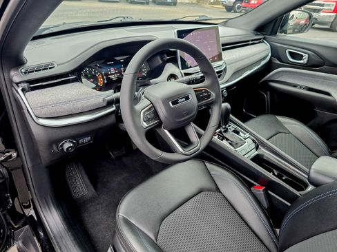 Used 2024 Jeep Compass Latitude image 5