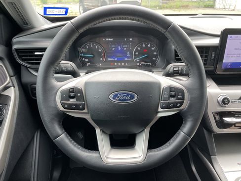Used 2024 Ford Explorer XLT image 15