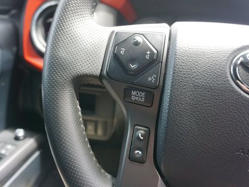 Used 2018 Toyota Tacoma TRD Sport AWD/4WD image 7