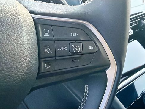 Used 2024 Jeep Grand Cherokee Altitude AWD/4WD image 37