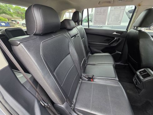 Used 2021 Volkswagen Tiguan SE FWD image 28