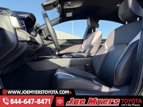 Used 2025 Toyota Camry SE image 27