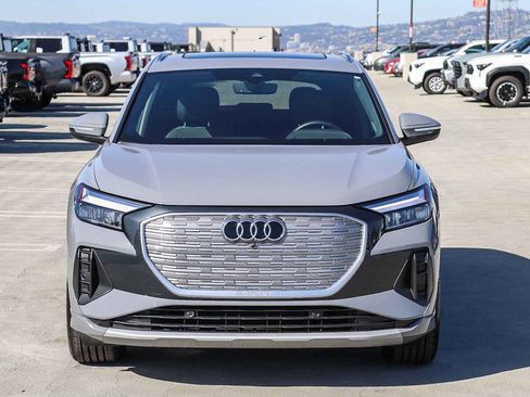 Used 2024 Audi Q4 e-tron Premium Plus image 2