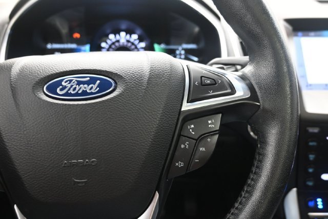 Used 2019 Ford Edge Titanium w/ Equipment Group 301A AWD/4WD image 28