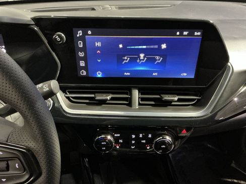 Used 2025 Chevrolet Trax RS w/ Sunroof Package image 28