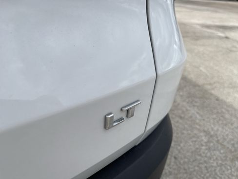 Used 2024 Chevrolet Traverse LT w/ Trailering Package FWD image 12