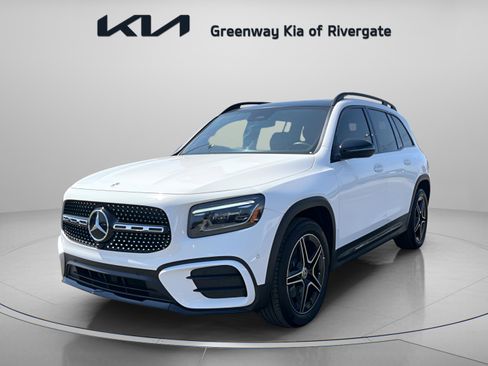 Used 2024 Mercedes-Benz GLB 250 image 3