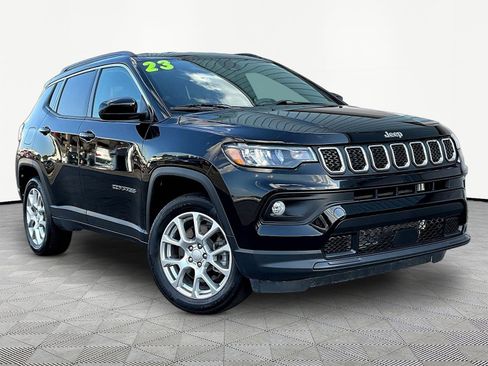 Used 2023 Jeep Compass Latitude AWD/4WD image 3
