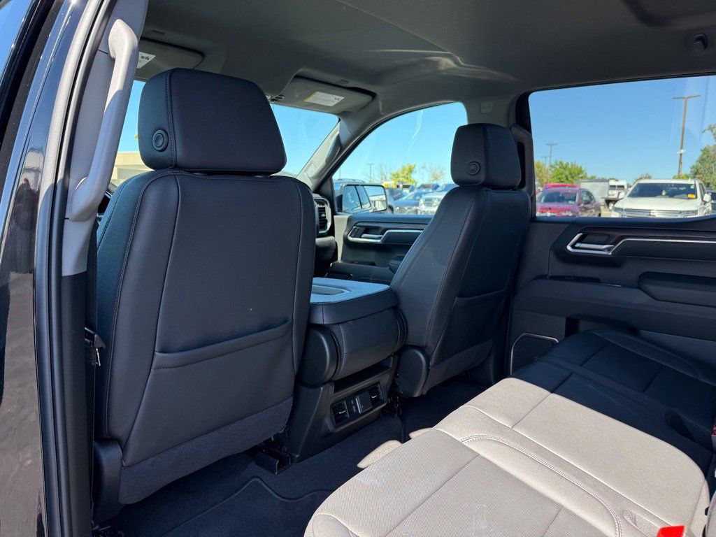 Used 2026 GMC Sierra 1500 SLT AWD/4WD image 13