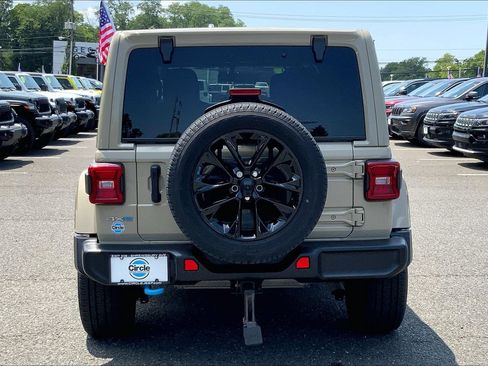 Certified 2022 Jeep Wrangler Unlimited Sahara w/ Cold Weather Group AWD/4WD image 4