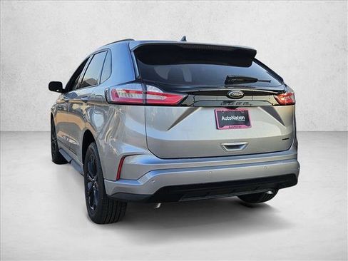 Used 2024 Ford Edge SE w/ Black Appearance Package image 9