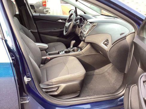 Used 2019 Chevrolet Cruze LT w/ Convenience Package image 12