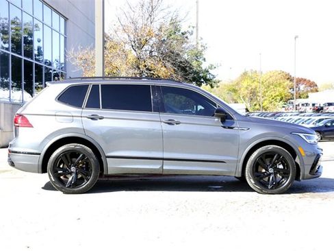 Used 2023 Volkswagen Tiguan SE R-Line image 4