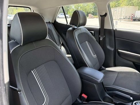 Used 2023 Hyundai Venue Limited w/ Cargo Package FWD image 16