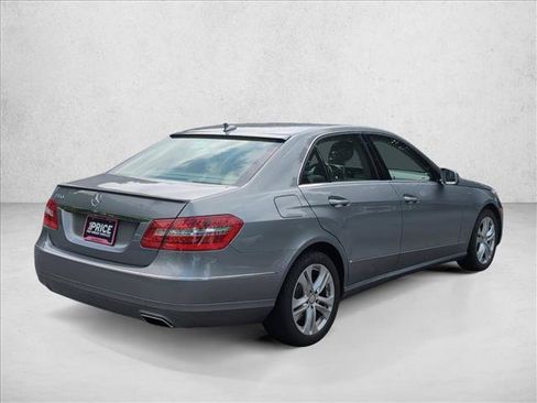 Used 2010 Mercedes-Benz E 550 Sedan image 3