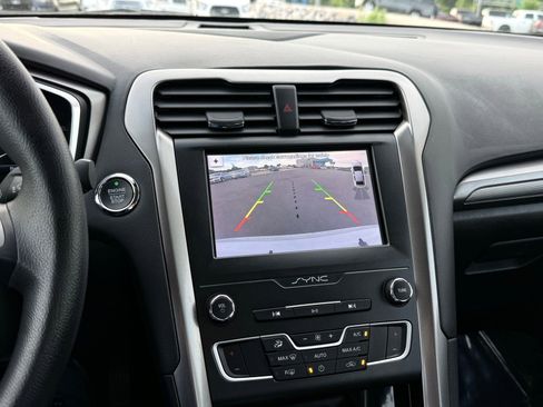 Used 2019 Ford Fusion SE FWD image 32
