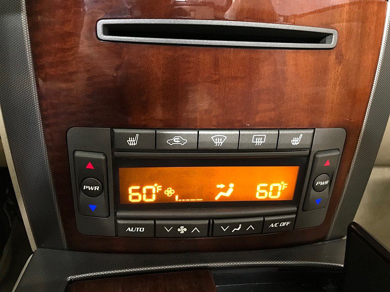 Used 2007 Cadillac XLR RWD image 29