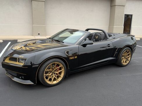 Used 2013 Chevrolet Camaro SS w/ RS Package RWD image 2