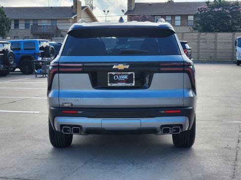 Used 2024 Chevrolet Traverse LT FWD image 13