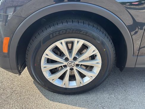 Used 2018 Volkswagen Tiguan SE w/ Panoramic Sunroof Package AWD/4WD image 51
